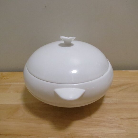 Wedgwood Solar Covered Vegetable Serving Bowl White Oval 8.5" Bone China - Picture 3 of 12